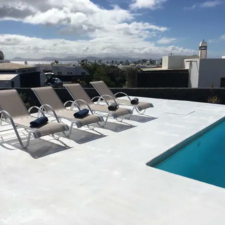 Villa Lola